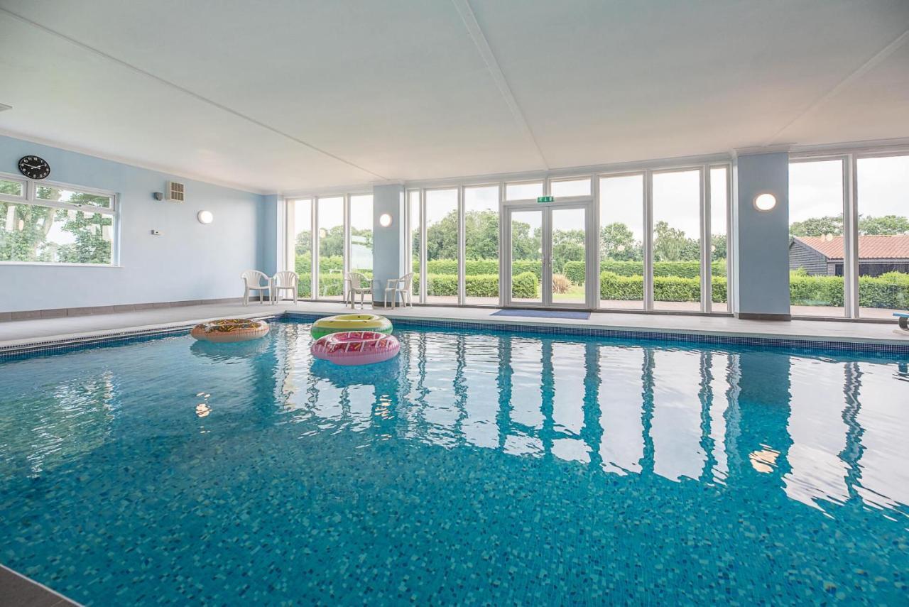 Grove Farm Bungalow With Swimming Pool, Dallinghoo Вудбридж Экстерьер фото